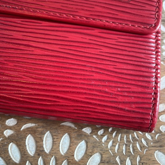 Louis Vuitton ❤️Red❤️ Epi Sarah - Picture 2 of 3